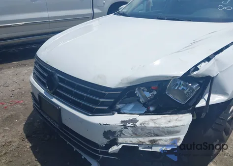 2017 Volkswagen Passat 1.8T R-Line z USA, uszkodzony, nr VIN 1VWDT7A35HC074645